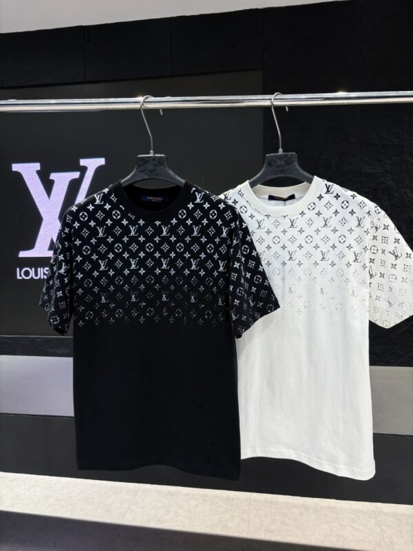 LV高版圓領短袖歐碼偏大.S·-XL·A227075